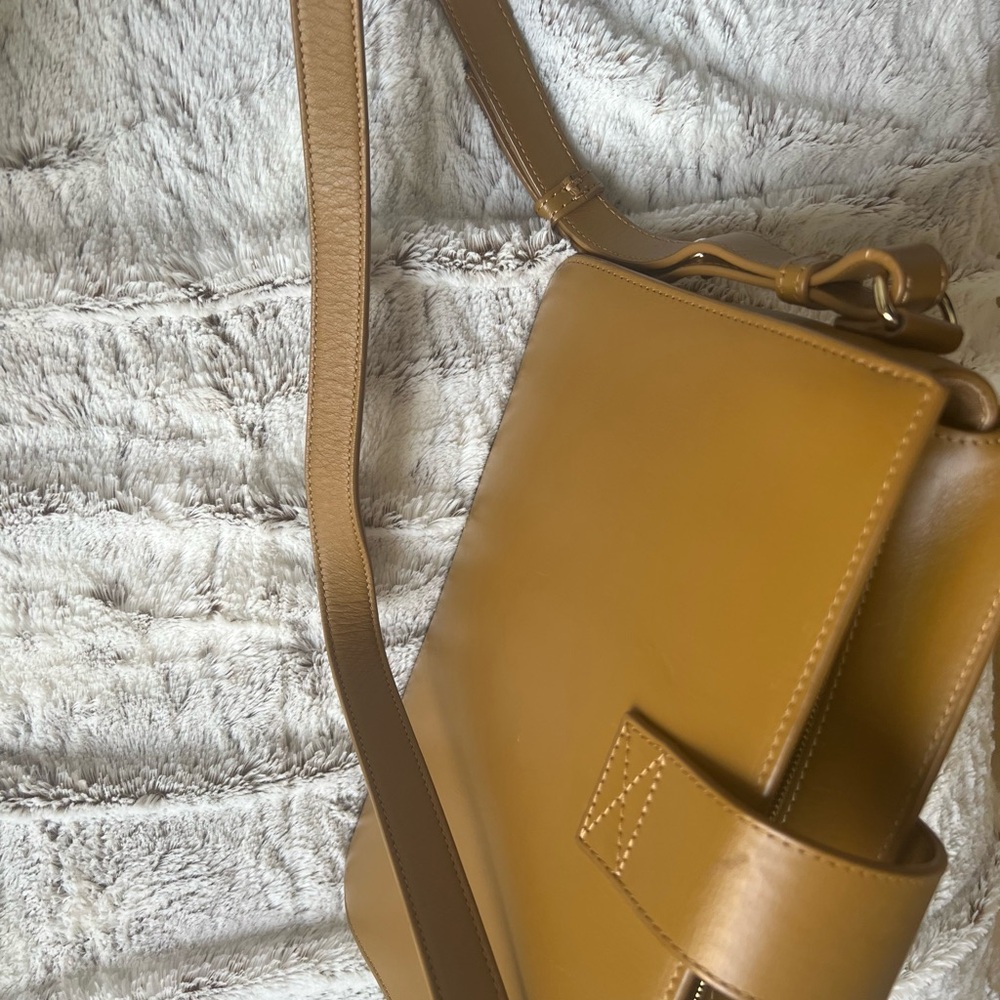 A.P.C. Albane bag in mustard yellow - Picture 8 of 9